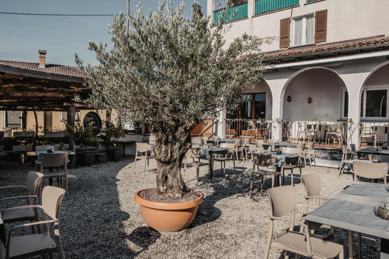 Albergo Ristorante Al Portico Gerra  エクステリア 写真